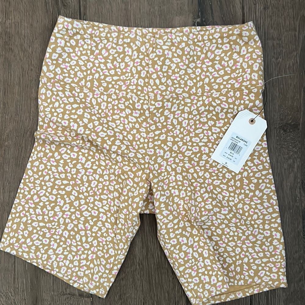 Billabong biker shorts, NWT
